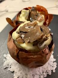 Onions stuffed with truffle