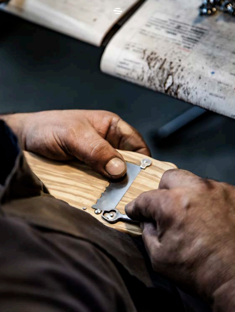 
                  
                    Tagliatartufi Italiani Lama singola in acciaio inox 
                  
                